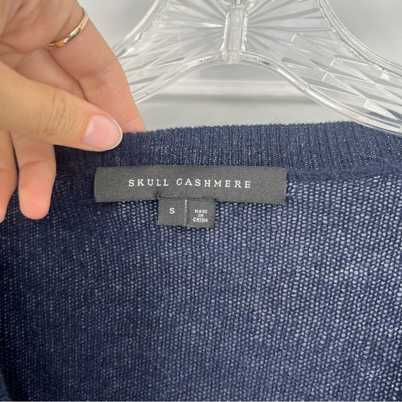 Skull Cashmere 100% Cashmere Navy Leopard Lightweight Knit V Neck Sweater Small - Picture 4 of 8